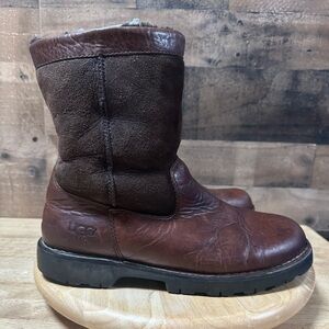 Ugg Men’s Brown Beacon Leather Sheepskin-Lined Boots S/N 5143 Australia Size 10
